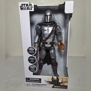 Star Wars Mandalorian Figure with Silver and Brown Armor
